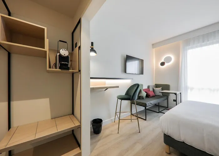Hotel Campanile Smart Lyon Est - Eurexpo Bron Aviation 3*