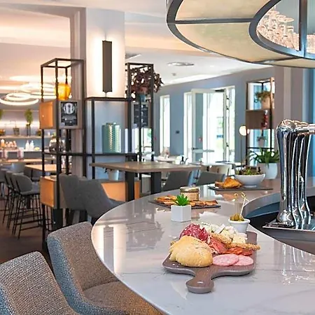 Campanile Smart Lyon Est - Eurexpo Bron Aviation Hotel 3*