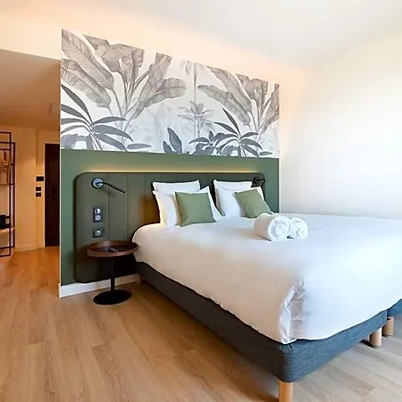 Campanile Smart Lyon Est - Eurexpo Bron Aviation Hotel